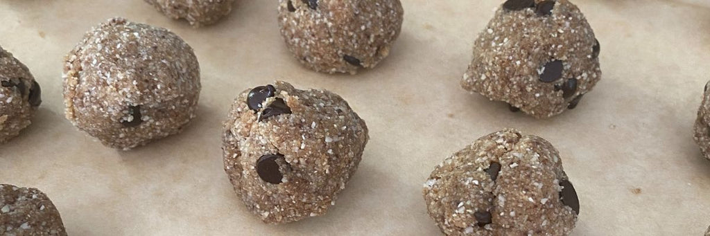 Jaq's Snaqs: be. Vanilla Collagen Choc Chip Cookie Dough Protein Balls