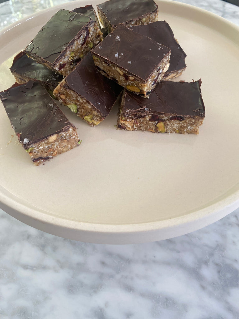 Jaq's Snaqs: be. Vanilla Collagen Museli Bar Slice